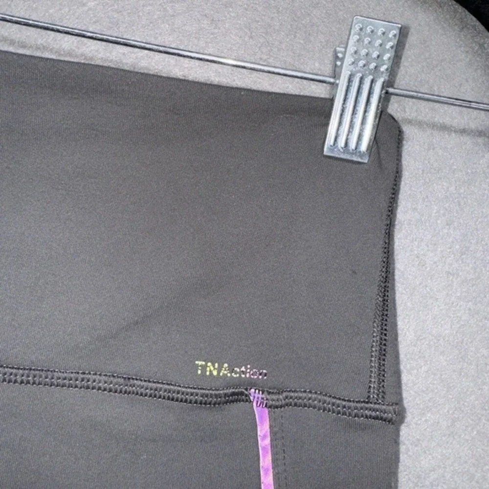 TNA Aritzia Shorts Womens Size Small Gray Atmosphere Biker Reflective‎ Workout